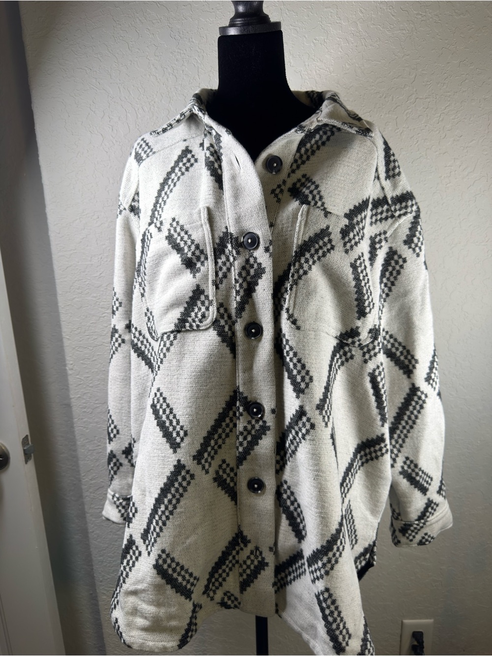 Woven Pattern Hooded Button-Front Shacket - Cream & Black